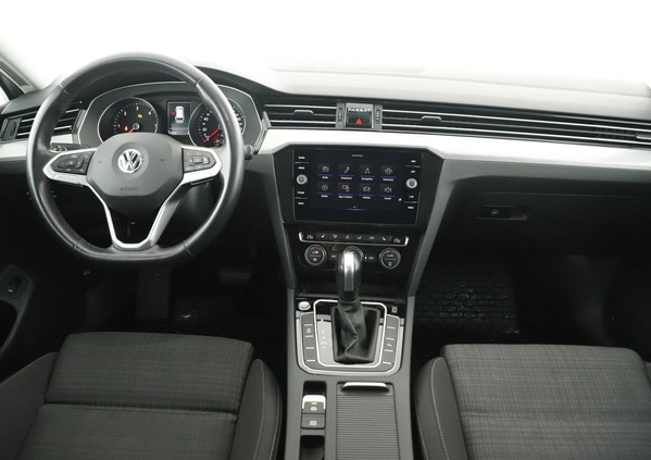 Volkswagen Passat cena 93800 przebieg: 135508, rok produkcji 2019 z Rybnik małe 781